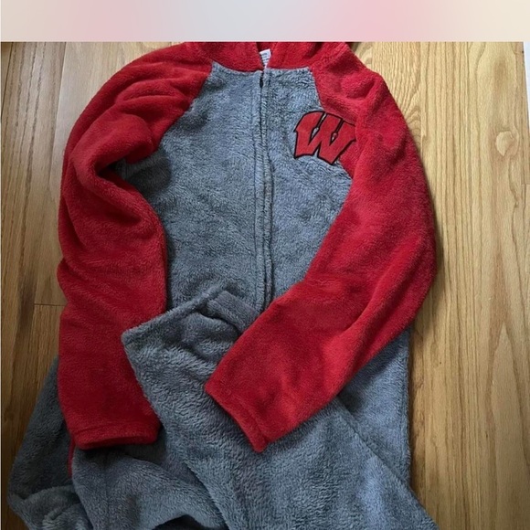 Wisconsin Badgers long sleeve long pant one piece fleece pajama - size S/M - Picture 1 of 1